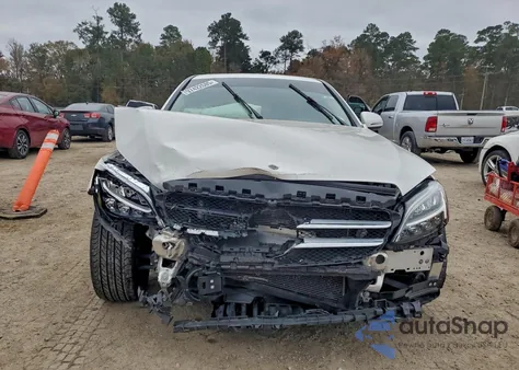 2021 Mercedes-Benz C 300 z USA, uszkodzony, nr VIN W1KWF8DB4MR648564